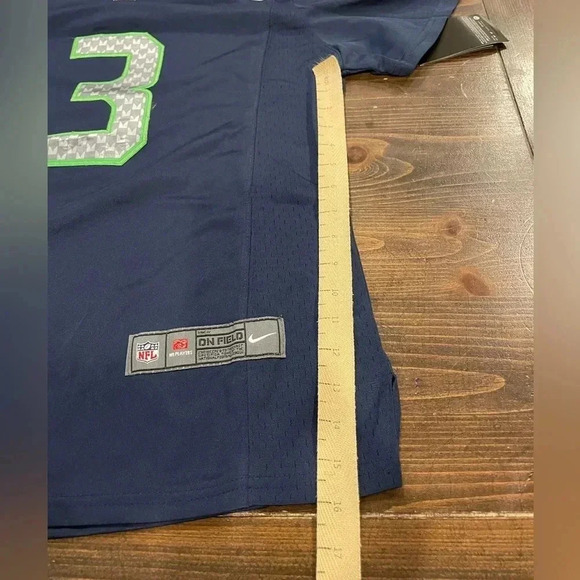 Seattle Seahawks Russel Wilson NFL Jersey - Youth XXL - Picture 6 of 8
